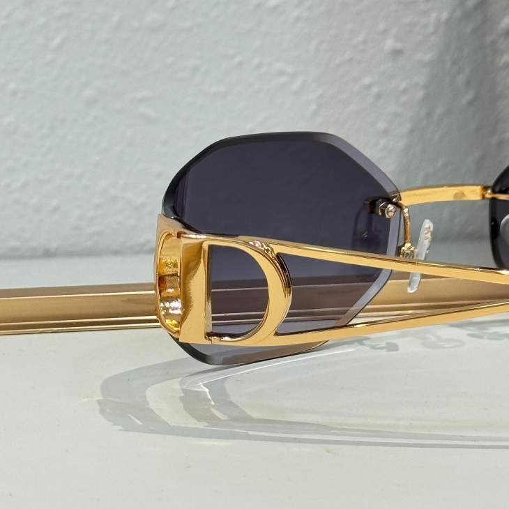 Picture of Dior Sunglasses _SKUfw75840799fw